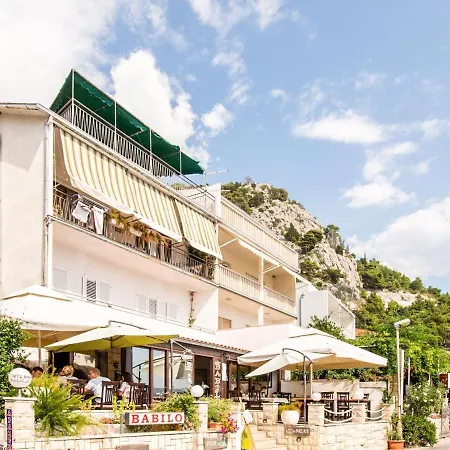 Refreshing In With Balcony Appartement Omiš