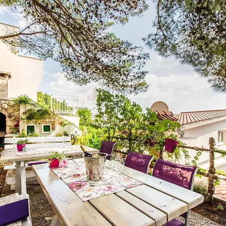 Refreshing In With Balcony Appartement Omiš