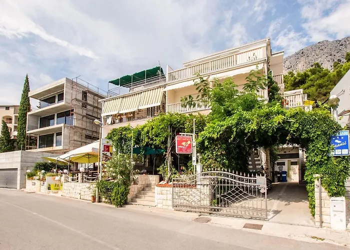 Refreshing In With Balcony Appartement Omiš