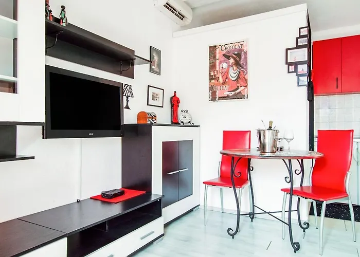 Refreshing In With Balcony Appartement Omiš